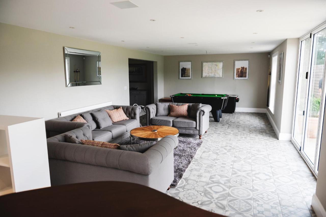 Large Country House - Hot Tub - Pool Table - Bbq - 5 Bedrooms - Log Burner Three Legged Cross Bagian luar foto