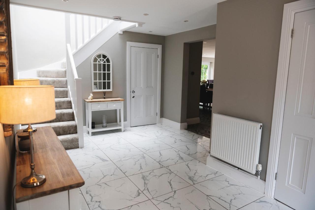 Large Country House - Hot Tub - Pool Table - Bbq - 5 Bedrooms - Log Burner Three Legged Cross Bagian luar foto
