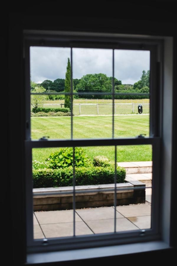 Large Country House - Hot Tub - Pool Table - Bbq - 5 Bedrooms - Log Burner Three Legged Cross Bagian luar foto