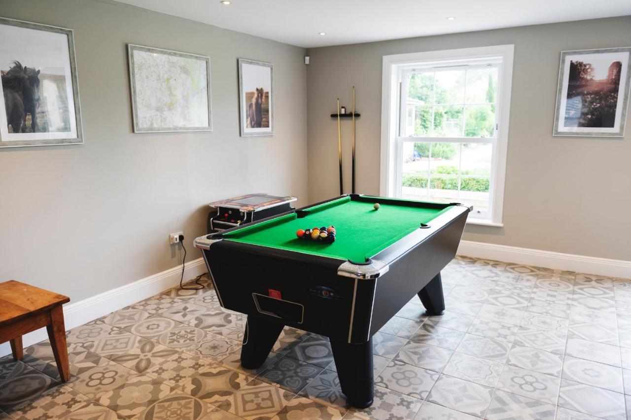 Large Country House - Hot Tub - Pool Table - Bbq - 5 Bedrooms - Log Burner Three Legged Cross Bagian luar foto
